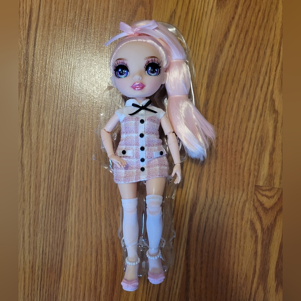 Rainbow High Junior High Bella Parker Doll - OOB